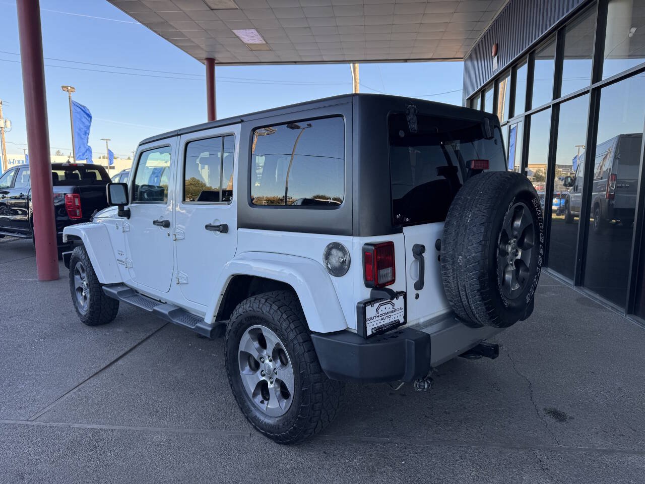 Used 2017 Jeep Wrangler Unlimited Sahara AWD/4WD image 4