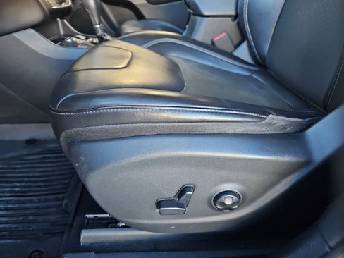 Used 2019 Jeep Cherokee Latitude Plus image 17