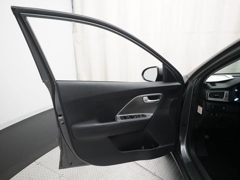 Used 2017 Kia Niro LX FWD image 27