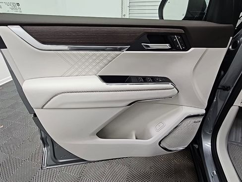 New 2026 GMC Acadia Denali w/ Super Cruise Package FWD image 30