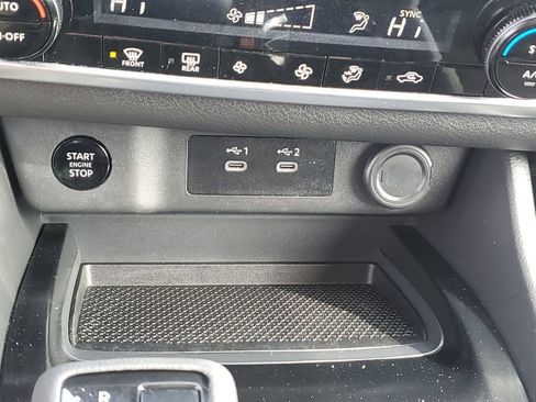 Used 2025 Nissan Rogue SV AWD/4WD image 19