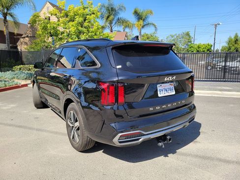 Used 2022 Kia Sorento S w/ Panoramic Sunroof Package FWD image 3