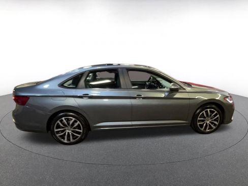Used 2025 Volkswagen Jetta SE image 16