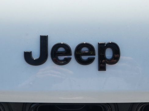 New 2025 Jeep Grand Cherokee L Altitude image 24