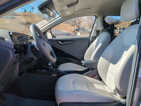 Used 2023 Kia Niro EX image 11