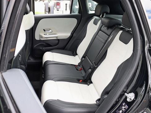 Used 2021 Mercedes-Benz GLA 35 AMG 4MATIC image 29