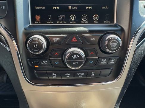Used 2016 Jeep Grand Cherokee Overland w/ Advanced Technology Group AWD/4WD image 19