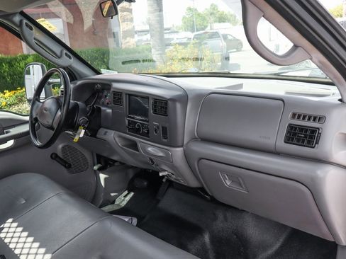 Used 2001 Ford F550 2WD Regular Cab Super Duty image 21