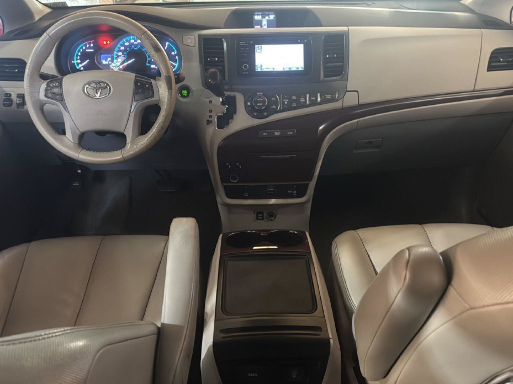 Used 2014 Toyota Sienna XLE w/ Entertainment Package FWD image 26