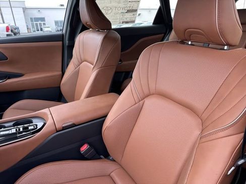 New 2025 Toyota Crown Signia image 9