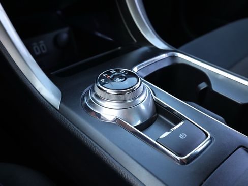 Used 2019 Ford Fusion SE image 30