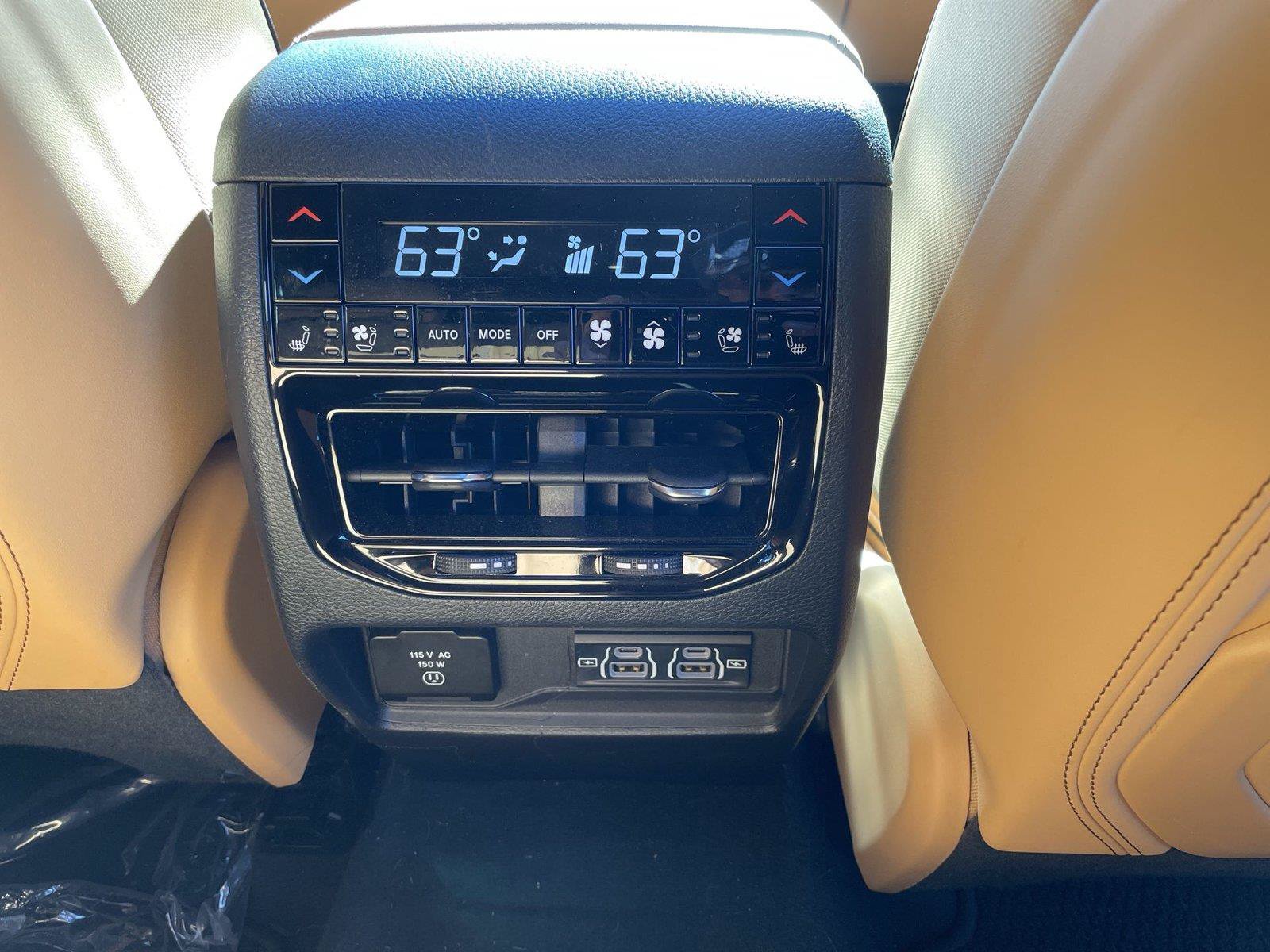 Used 2024 Jeep Grand Cherokee Summit AWD/4WD image 30