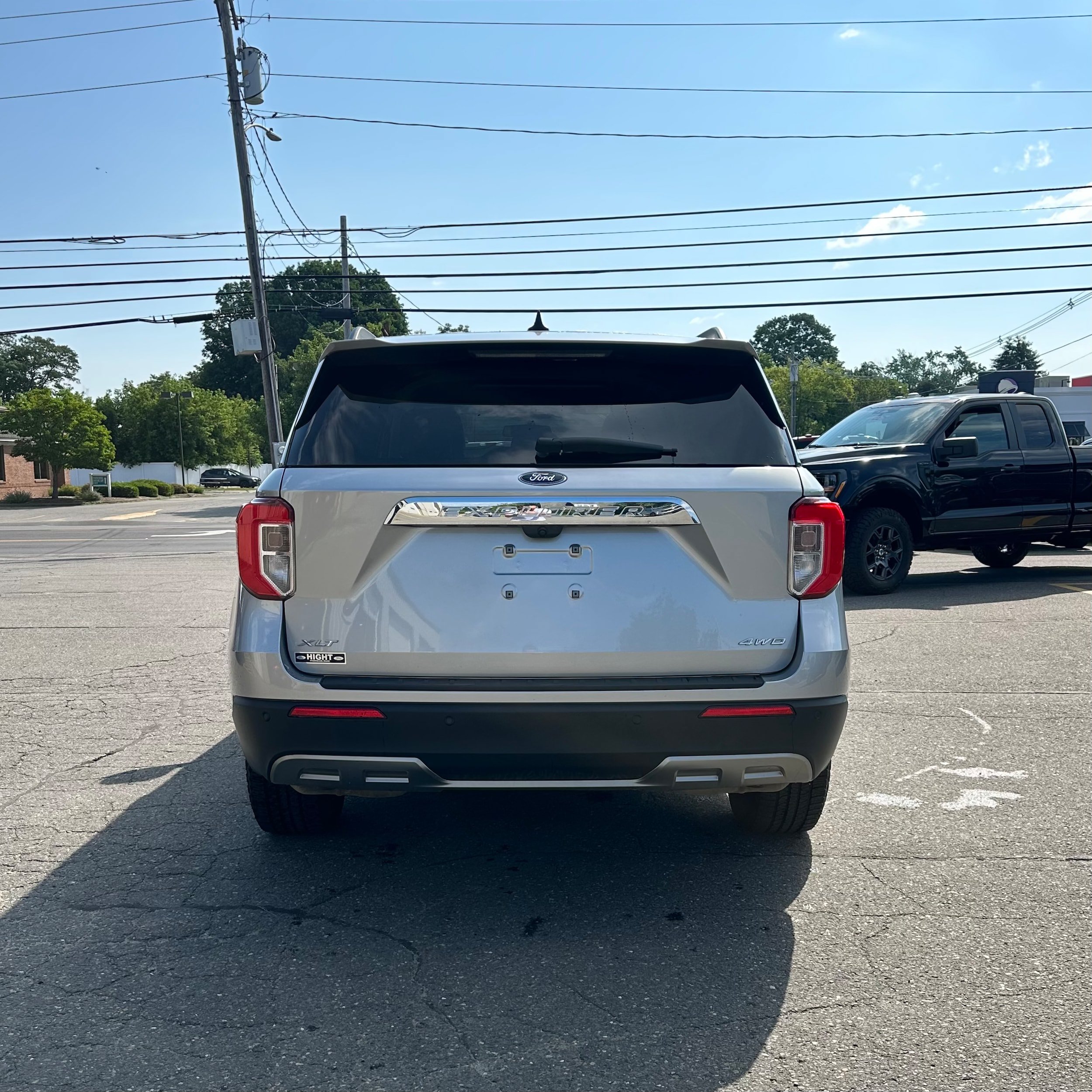 Used 2023 Ford Explorer XLT w/ Equipment Group 202A AWD/4WD image 4