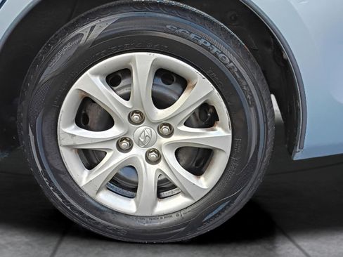 Used 2012 Hyundai Accent GLS image 42