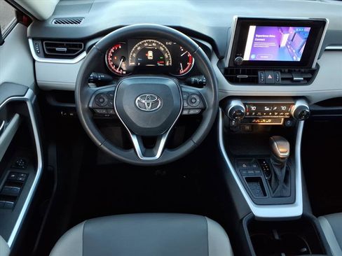 Used 2023 Toyota RAV4 XLE Premium image 17