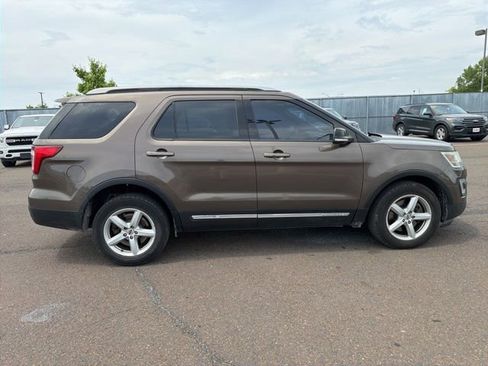 Used 2016 Ford Explorer XLT AWD/4WD image 9