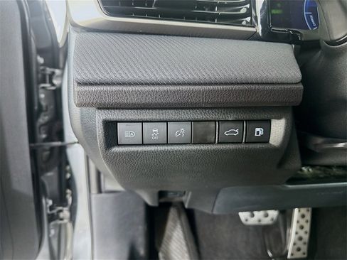 Used 2025 Toyota Camry SE image 10