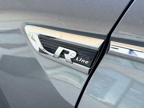Used 2021 Volkswagen Tiguan SE R-Line FWD image 8