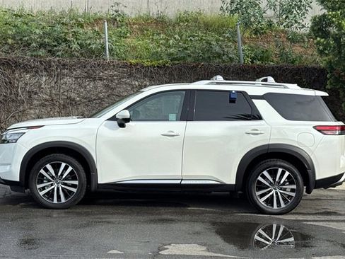 Used 2023 Nissan Pathfinder Platinum image 7