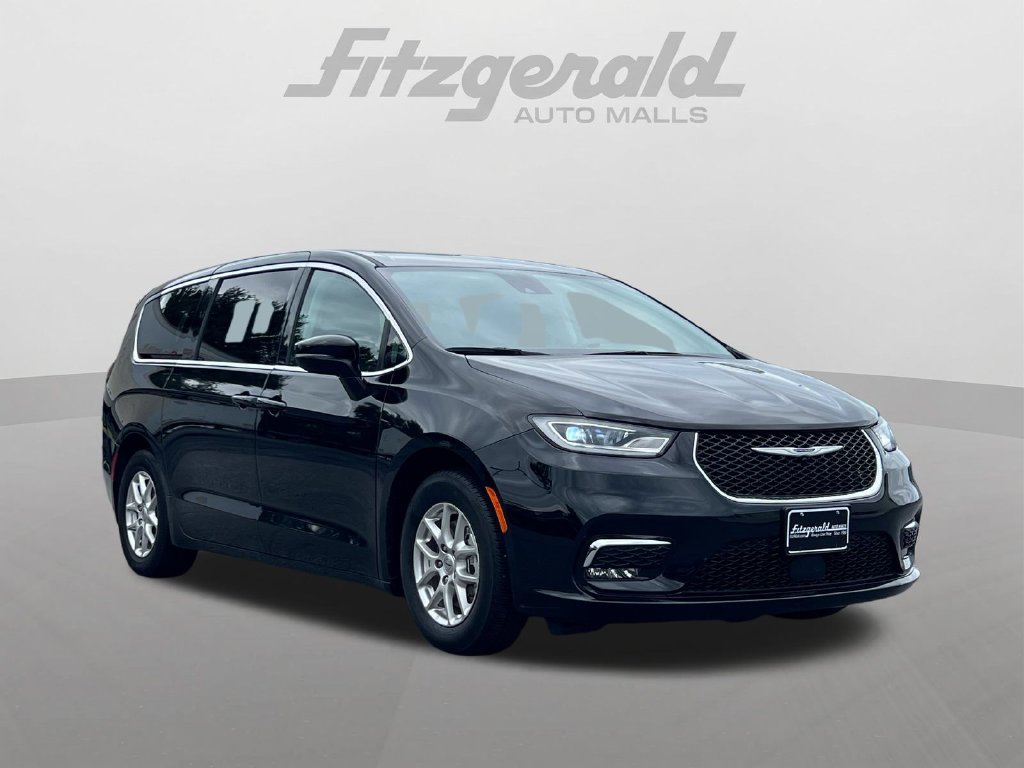 Used 2024 Chrysler Pacifica Touring-L FWD image 1