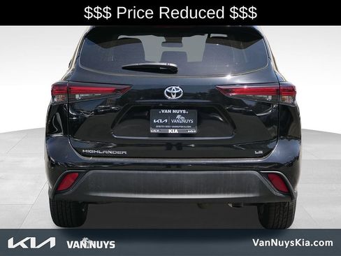 Used 2024 Toyota Highlander LE FWD image 29