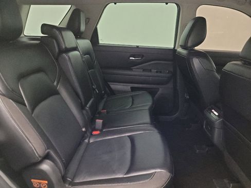 Used 2023 Nissan Pathfinder SL FWD image 19