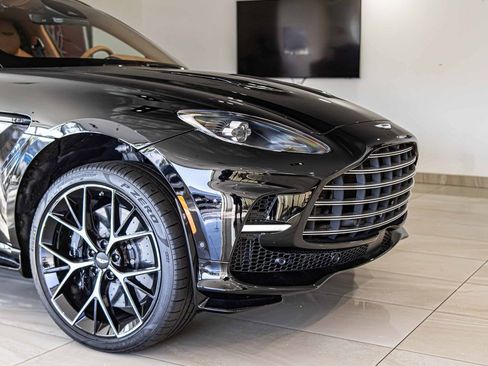 New 2026 Aston Martin DBX 707 image 3