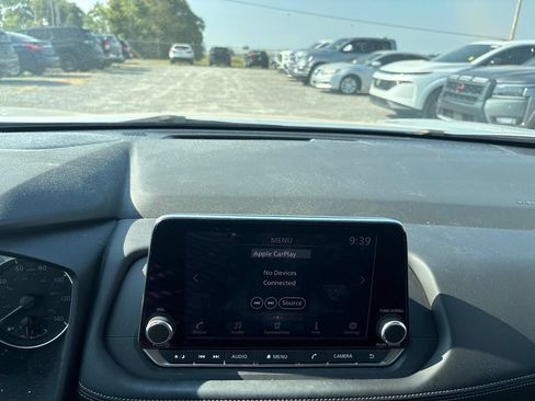 Used 2024 Nissan Rogue S FWD image 20