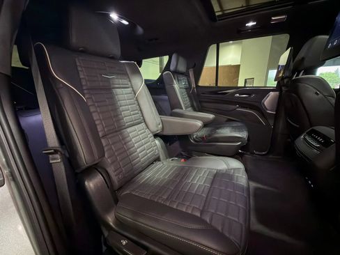 Used 2024 Cadillac Escalade V AWD/4WD image 18