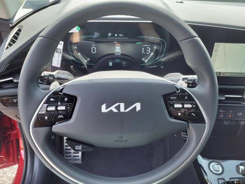 New 2025 Kia Niro EX Touring image 19