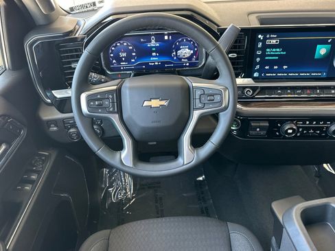 Used 2023 Chevrolet Silverado 1500 LT AWD/4WD image 14