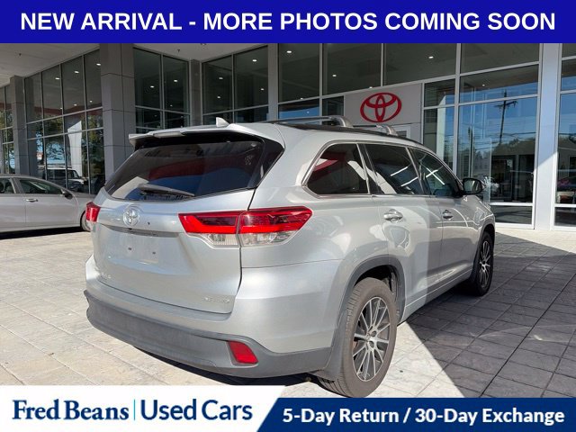 Used 2017 Toyota Highlander SE w/ Carpet Mat Package AWD/4WD image 8
