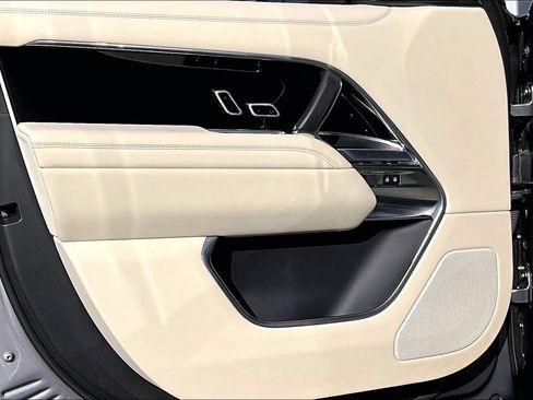 Used 2023 Land Rover Range Rover SE image 23