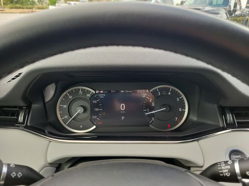 Used 2023 Land Rover Range Rover Evoque R-Dynamic SE image 29