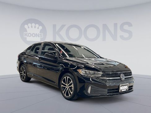 Used 2024 Volkswagen Jetta Sport image 1