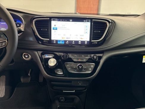 New 2026 Chrysler Pacifica Select w/ S Appearance Package image 27