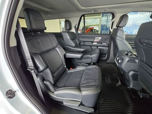 Used 2025 Ford Expedition Platinum w/ Driver's Package image 24