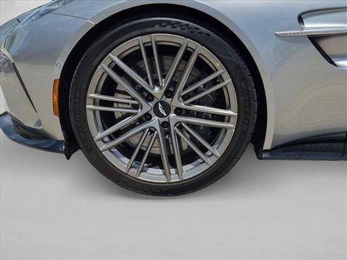Used 2026 Aston Martin V8 Vantage Coupe RWD image 17