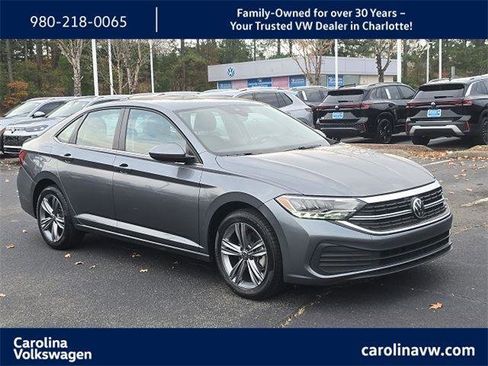 Used 2024 Volkswagen Jetta SE image 1