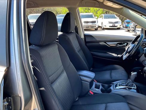 Used 2020 Nissan Rogue SV image 9