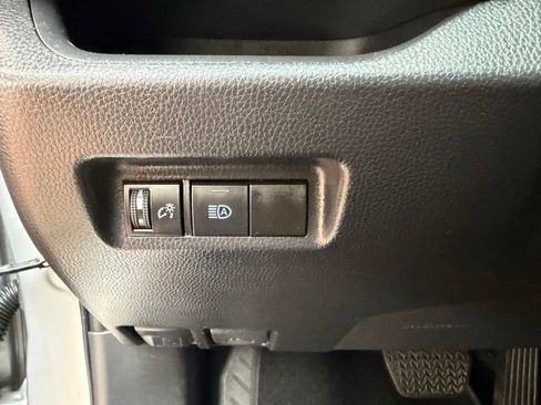 Used 2022 Toyota RAV4 XLE AWD/4WD image 19