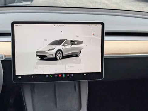 Used 2024 Tesla Model Y Long Range AWD/4WD image 18