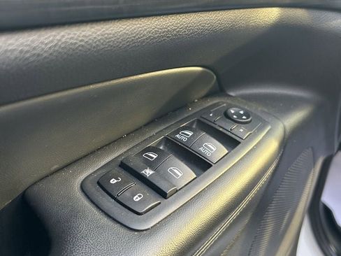 Used 2020 Jeep Grand Cherokee Laredo image 10