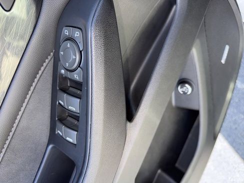 Used 2023 Chevrolet Traverse High Country image 14