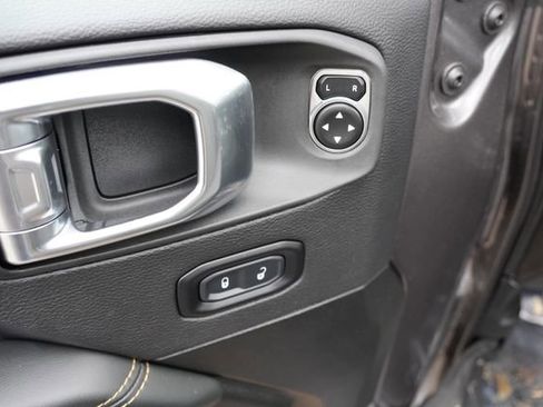 Used 2025 Jeep Wrangler Unlimited Sahara w/ Safety Group AWD/4WD image 23