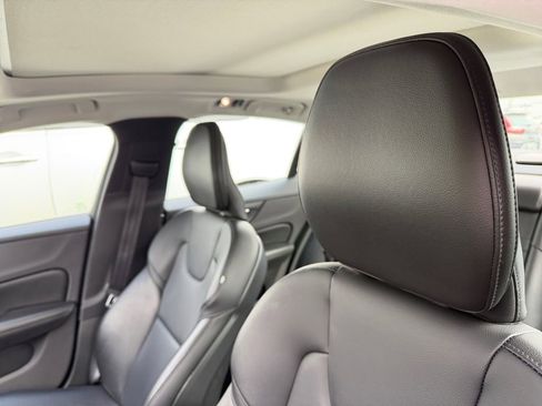 Used 2020 Volvo S60 T5 Momentum image 16