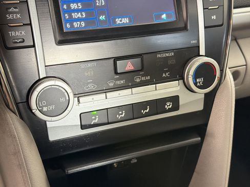 Used 2012 Toyota Camry LE FWD image 15