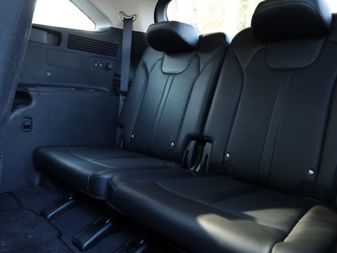 Used 2024 Kia Sorento S image 16