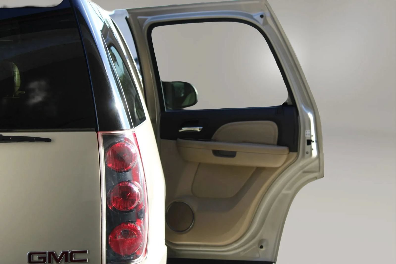 Used 2013 GMC Yukon Denali AWD/4WD image 10