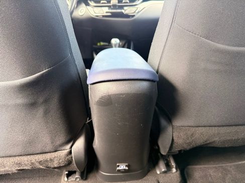 Used 2021 Toyota C-HR XLE FWD image 29